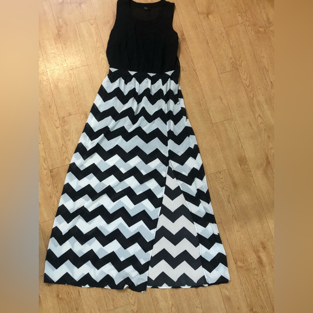 Black and White Chevron Sleeveless Maxi Dress